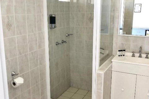 The Oaks Hotel Motel - Accommodation Newcastle 7