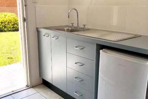 The Oaks Hotel Motel - Accommodation Newcastle 3