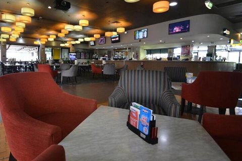 The Oaks Hotel Motel - Accommodation Newcastle 5