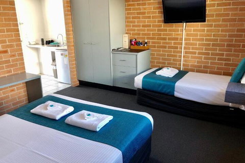 The Oaks Hotel Motel - Accommodation Newcastle 4