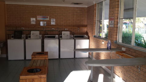 Smugglers Cove Holiday Village - Accommodation Newcastle 2