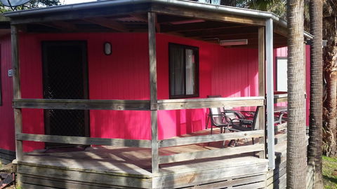 Smugglers Cove Holiday Village - Accommodation Newcastle 0