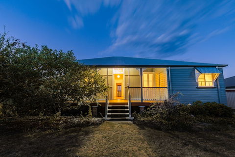 Apple Blossom Cottage - Accommodation Newcastle 2