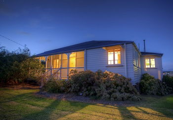 Apple Blossom Cottage - Accommodation Newcastle 1