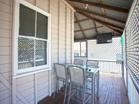 CBD Holiday Home - Accommodation Newcastle 3