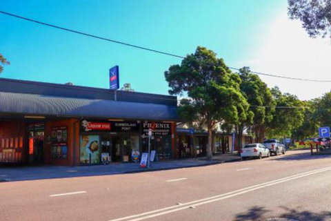 Lakefront Simplicity - Accommodation Newcastle 2