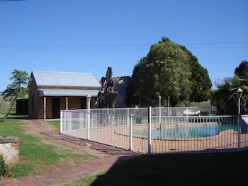 Lochinvar House B&B - Accommodation Newcastle 5