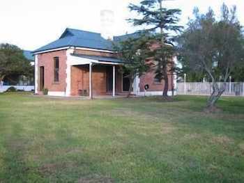 Lochinvar House B&B - Accommodation Newcastle 0