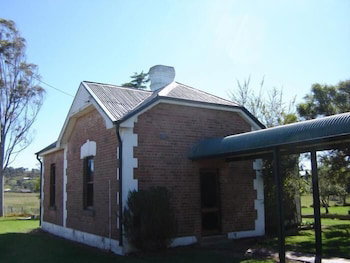 Lochinvar House B&B - Accommodation Newcastle 2