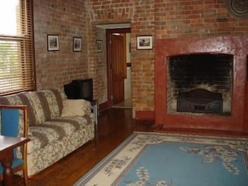 Lochinvar House B&B - Accommodation Newcastle 6