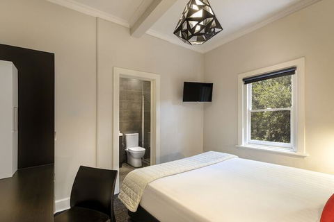 Como Court By Crest - Accommodation Newcastle 4
