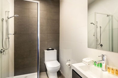 Como Court By Crest - Accommodation Newcastle 2