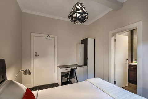 Como Court By Crest - Accommodation Newcastle 3