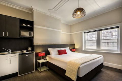 Como Court By Crest - Accommodation Newcastle 0