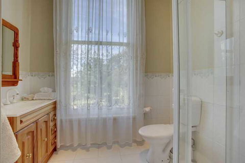 Highton Manor - Accommodation Newcastle 7