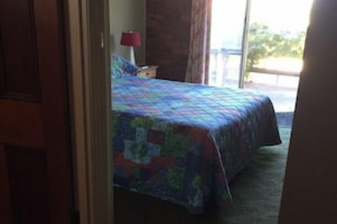 Highton Manor - Accommodation Newcastle 4