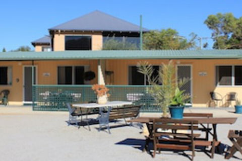 Jurien Beachfront Holiday Units - Accommodation Newcastle 0