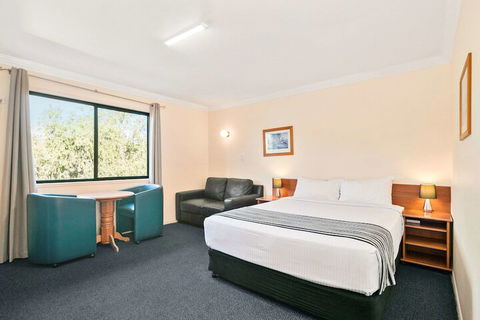 Econo Lodge Waterford - Accommodation Newcastle 2