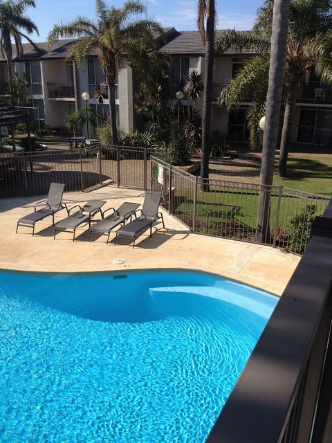 Mandurah Motel And Apartments - Accommodation Newcastle 0