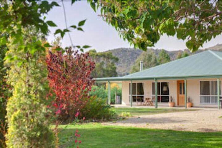 Moyhu ACT Accommodation Newcastle