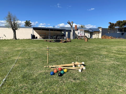 Lakeside Motel Waterfront - Accommodation Newcastle 0