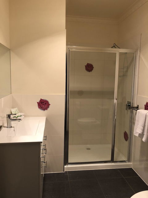 Lakeside Motel Waterfront - Accommodation Newcastle 4