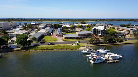 Lakeside Motel Waterfront - Accommodation Newcastle 1