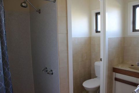 Lakeside Motel Waterfront - Accommodation Newcastle 5