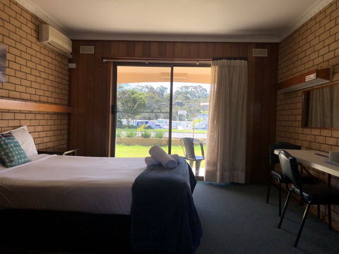 Lakeside Motel Waterfront - Accommodation Newcastle 3