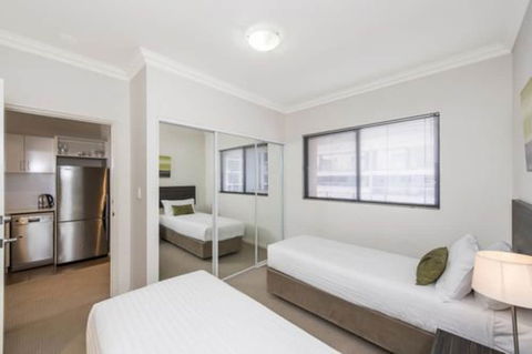 Dolphin Quay Apartments - Accommodation Newcastle 2
