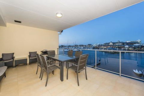 Dolphin Quay Apartments - Accommodation Newcastle 5