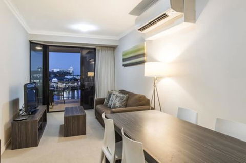 Dolphin Quay Apartments - Accommodation Newcastle 4