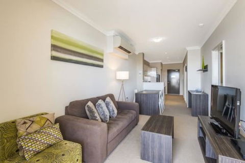Dolphin Quay Apartments - Accommodation Newcastle 3