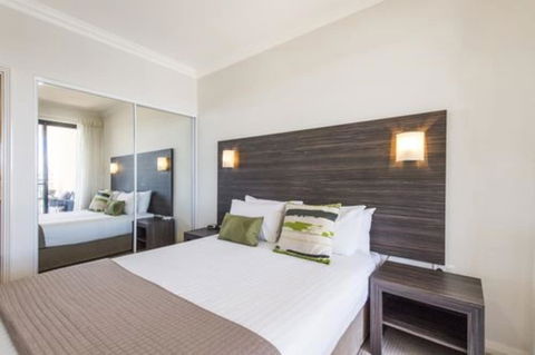Dolphin Quay Apartments - Accommodation Newcastle 0