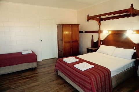 Yongala Lodge By The Strand - Accommodation Newcastle 5