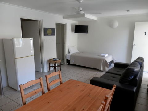 Yongala Lodge By The Strand - Accommodation Newcastle 4