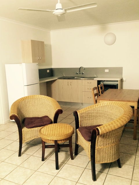 Yongala Lodge By The Strand - Accommodation Newcastle 1