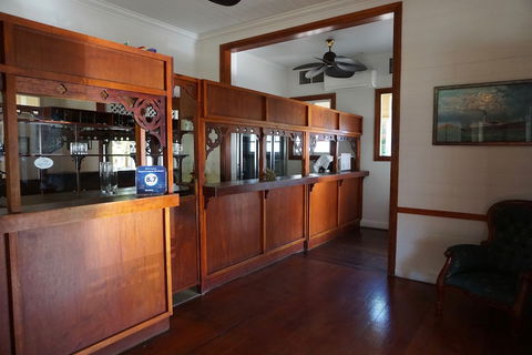 Yongala Lodge By The Strand - Accommodation Newcastle 0