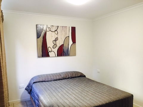 Yongala Lodge By The Strand - Accommodation Newcastle 2