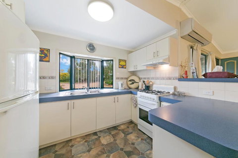 Hillside Country Retreat - Accommodation Newcastle 4