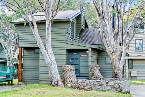 Diamantina - Accommodation Newcastle 2