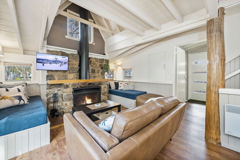 Diamantina - Accommodation Newcastle 6