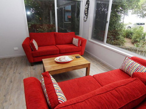 Beachside - Accommodation Newcastle 2