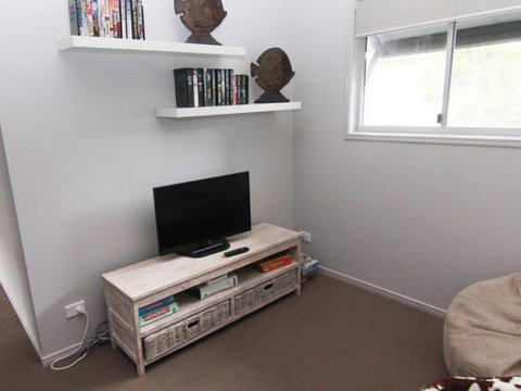 Beachside - Accommodation Newcastle 5