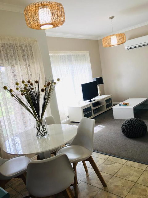 Wypinga B & B Pet Friendly - Accommodation Newcastle 2
