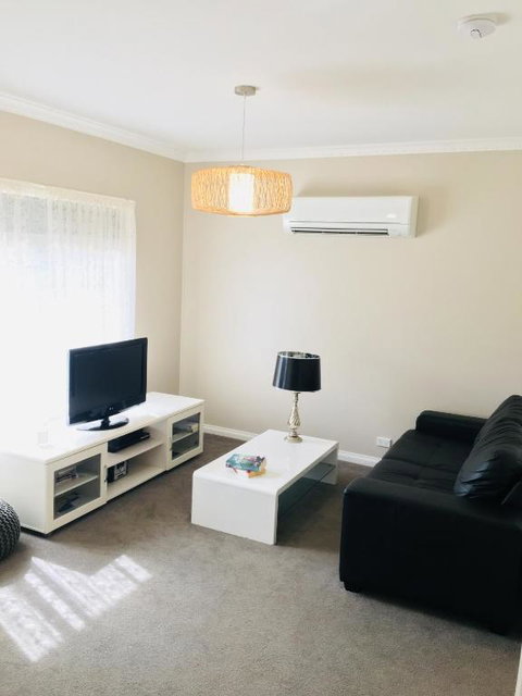 Wypinga B & B Pet Friendly - Accommodation Newcastle 3