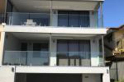 The Lighthouse Beachfront Accommodation - Accommodation Newcastle 0