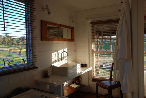 Mancuso Country Cottage Retreat - Accommodation Newcastle 3