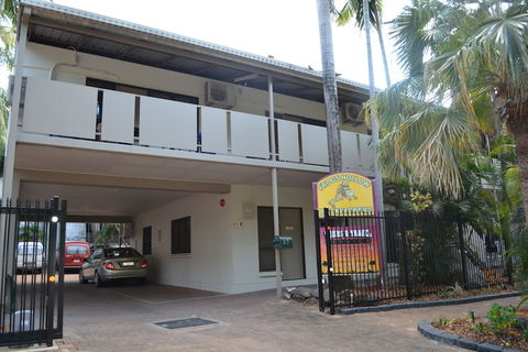 Frogshollow Backpackers - Accommodation Newcastle 0