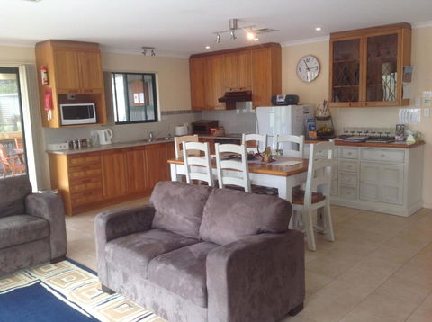 Breakaway Farmstay - Accommodation Newcastle 4